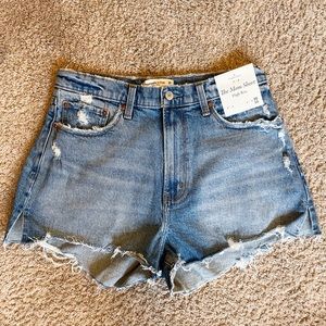 Abercrombie Curve Love High Rise 4 Inch Mom Shorts